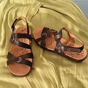 Super comfy black Bare Trap sandals